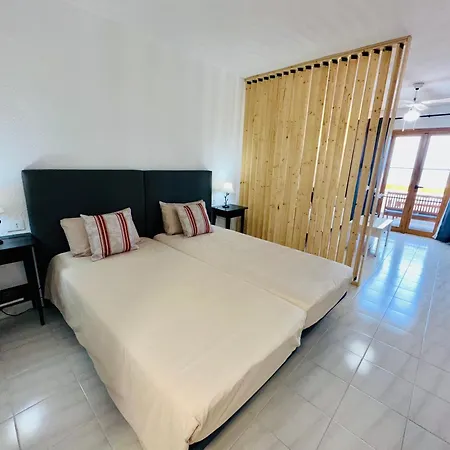 Quiet Studio, Incredible Views, Climatized Pool, Free Wifi *